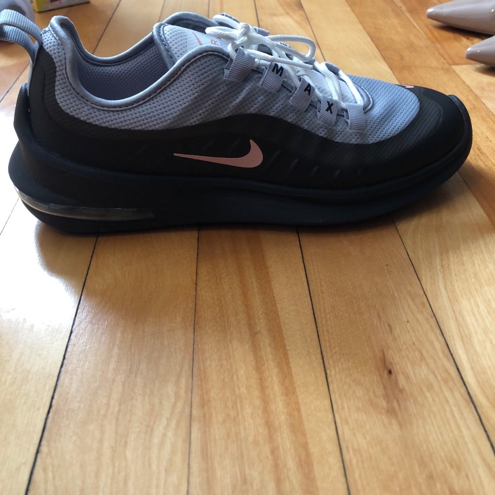 Nike women’s air max